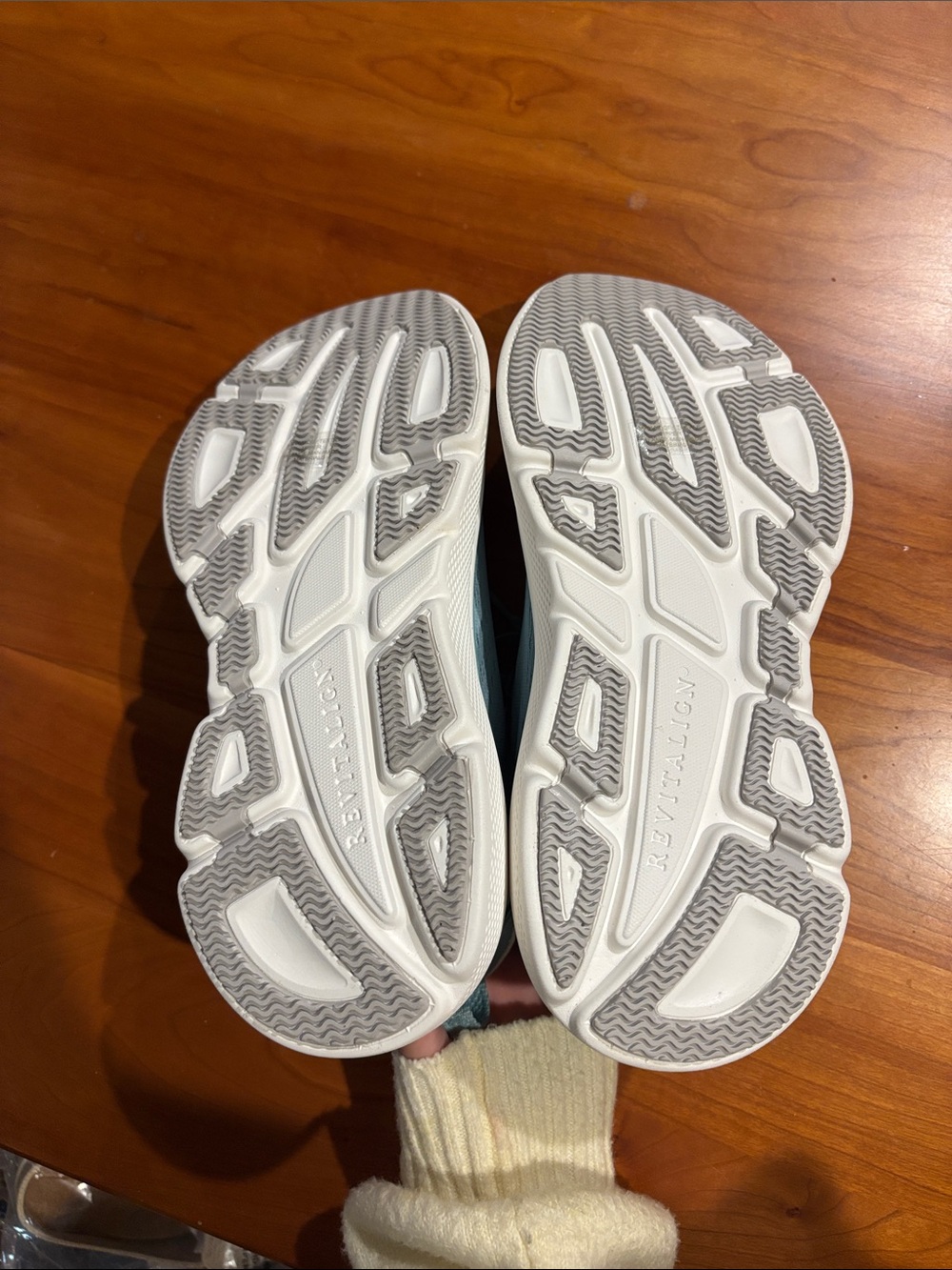 REVITALIGN Orthotic Mesh Walking Sneakers 8.5 Med Width - Picture 4 of 4